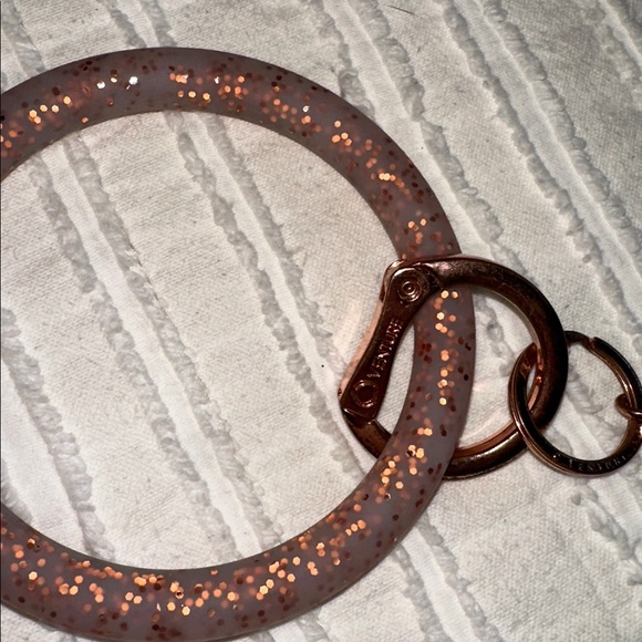 Venture Key Ring Gold Rush Cheetah Silicone Big O® Key Pink Sparkle - Picture 4 of 4